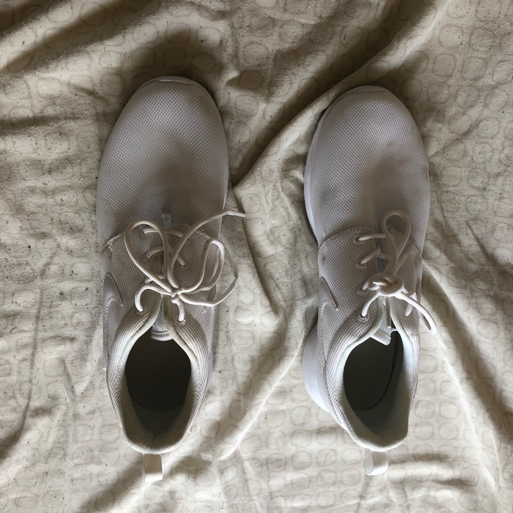 Nike’s - Picture 3 of 3